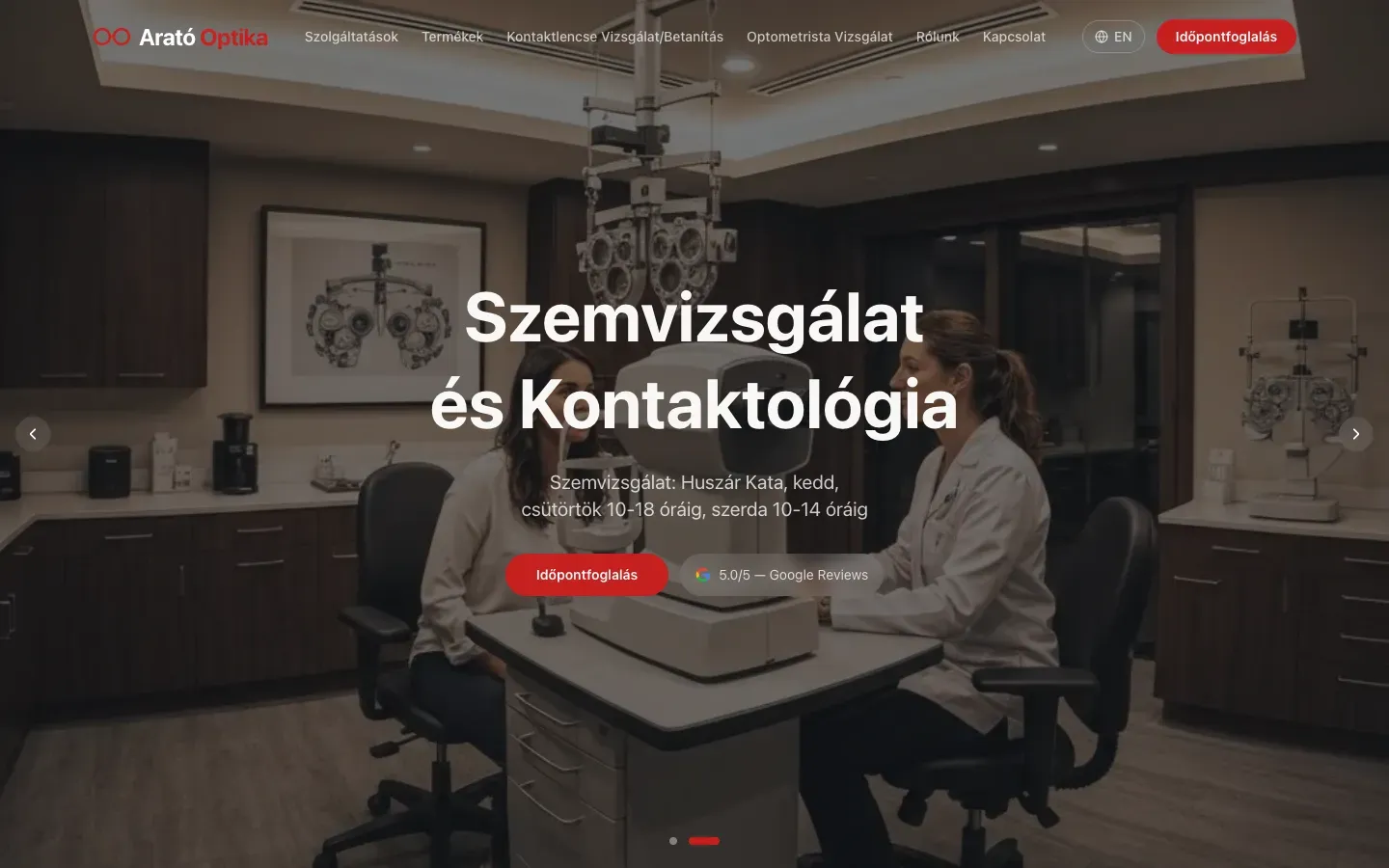 Desktop screenshot of the original site: the same dark exam-room photo with the Hungarian headline, a top menu and a red booking button.